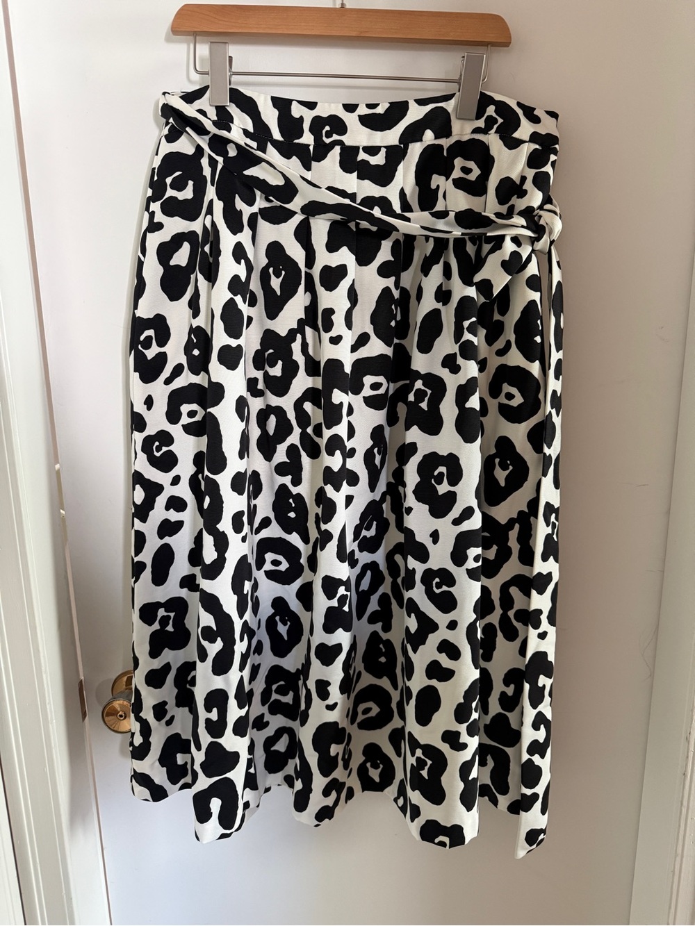 Talbots Size 14 Black White Animal Print Midi Skirt Pleated Belted Pockets